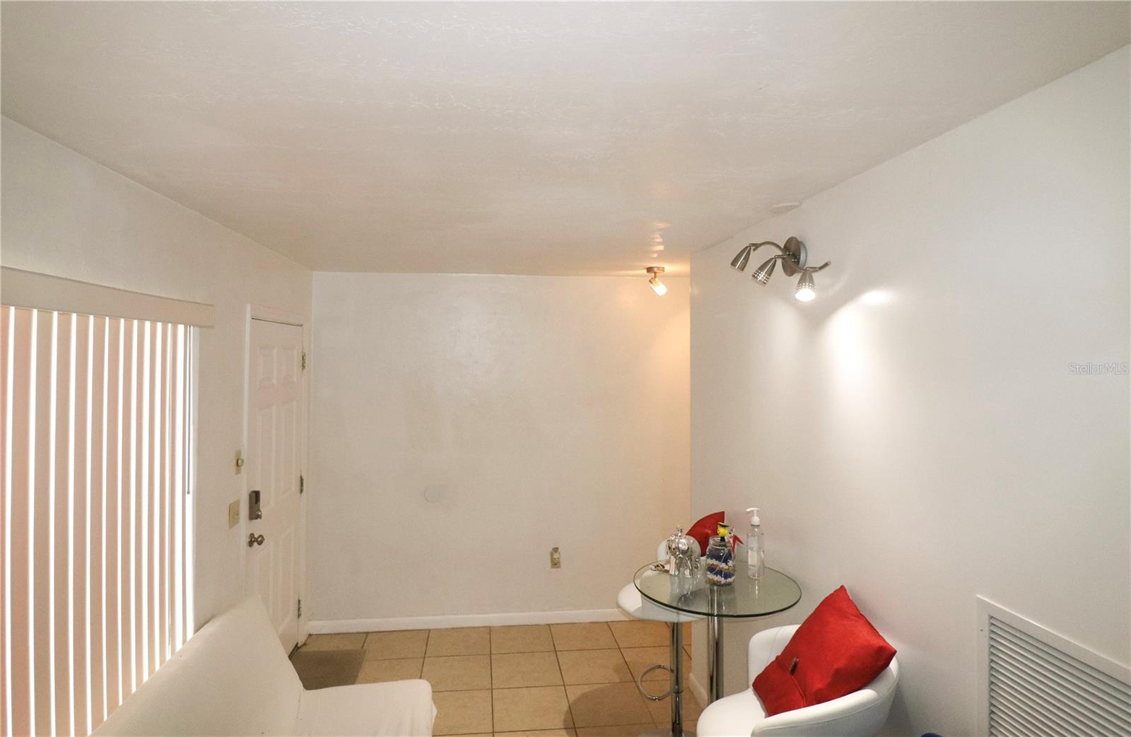 Image 5 of 43 For 2300 43rd Street T-3 - Room