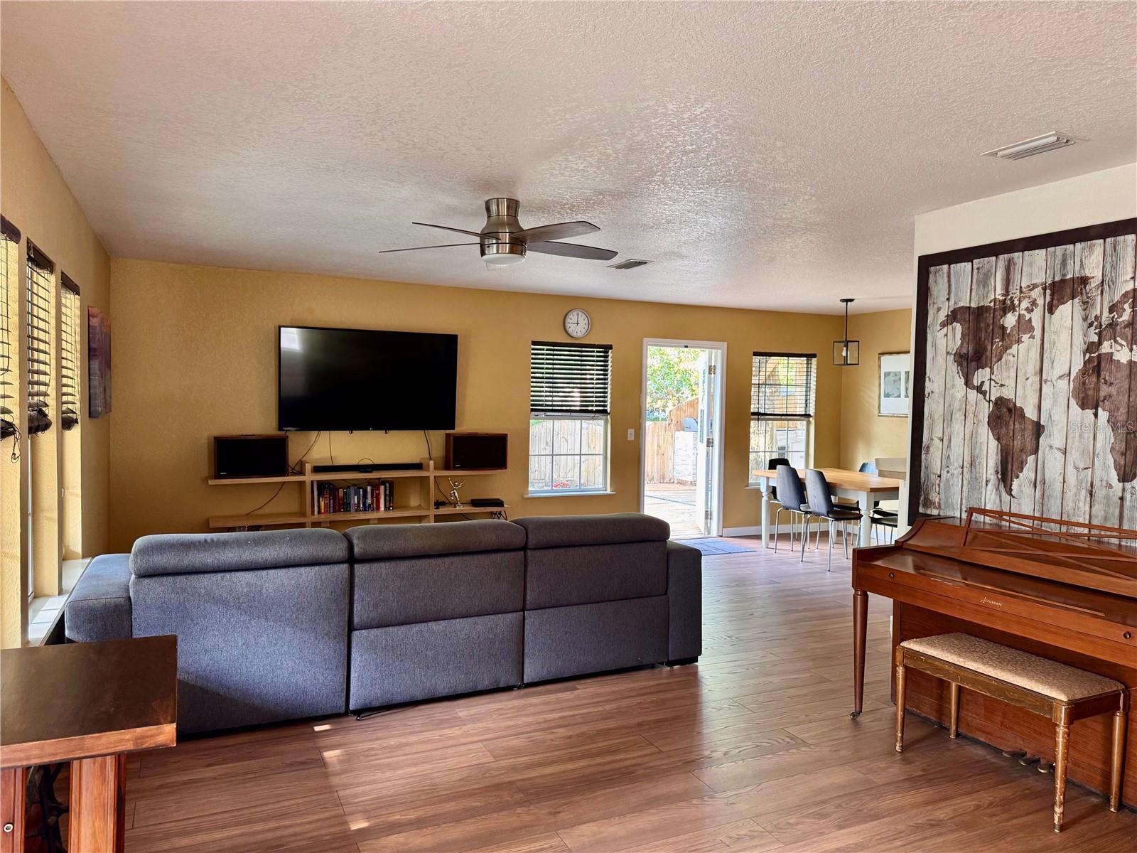 Image 11 of 47 For 5722 85th Street
