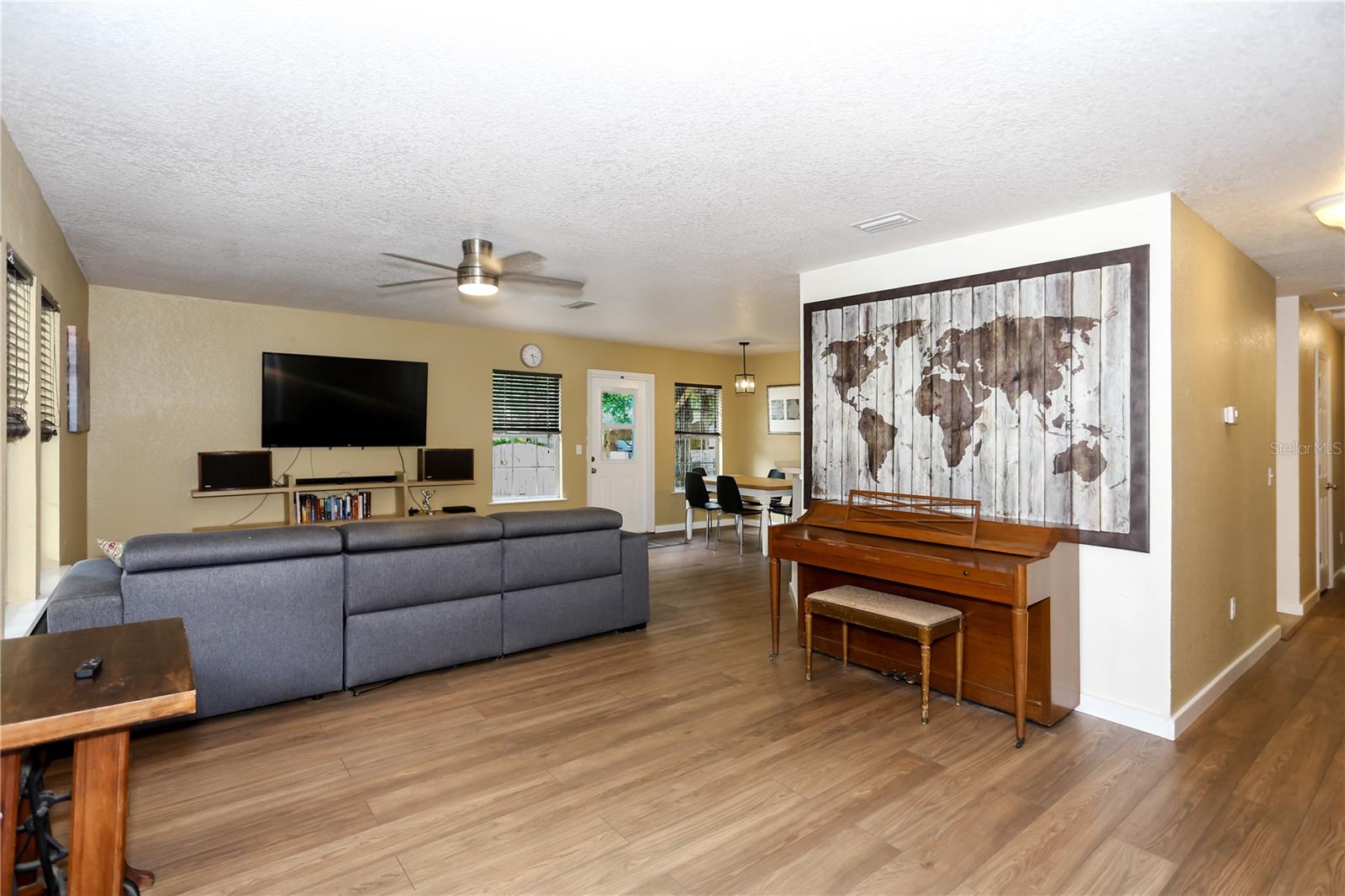 Image 12 of 47 For 5722 85th Street
