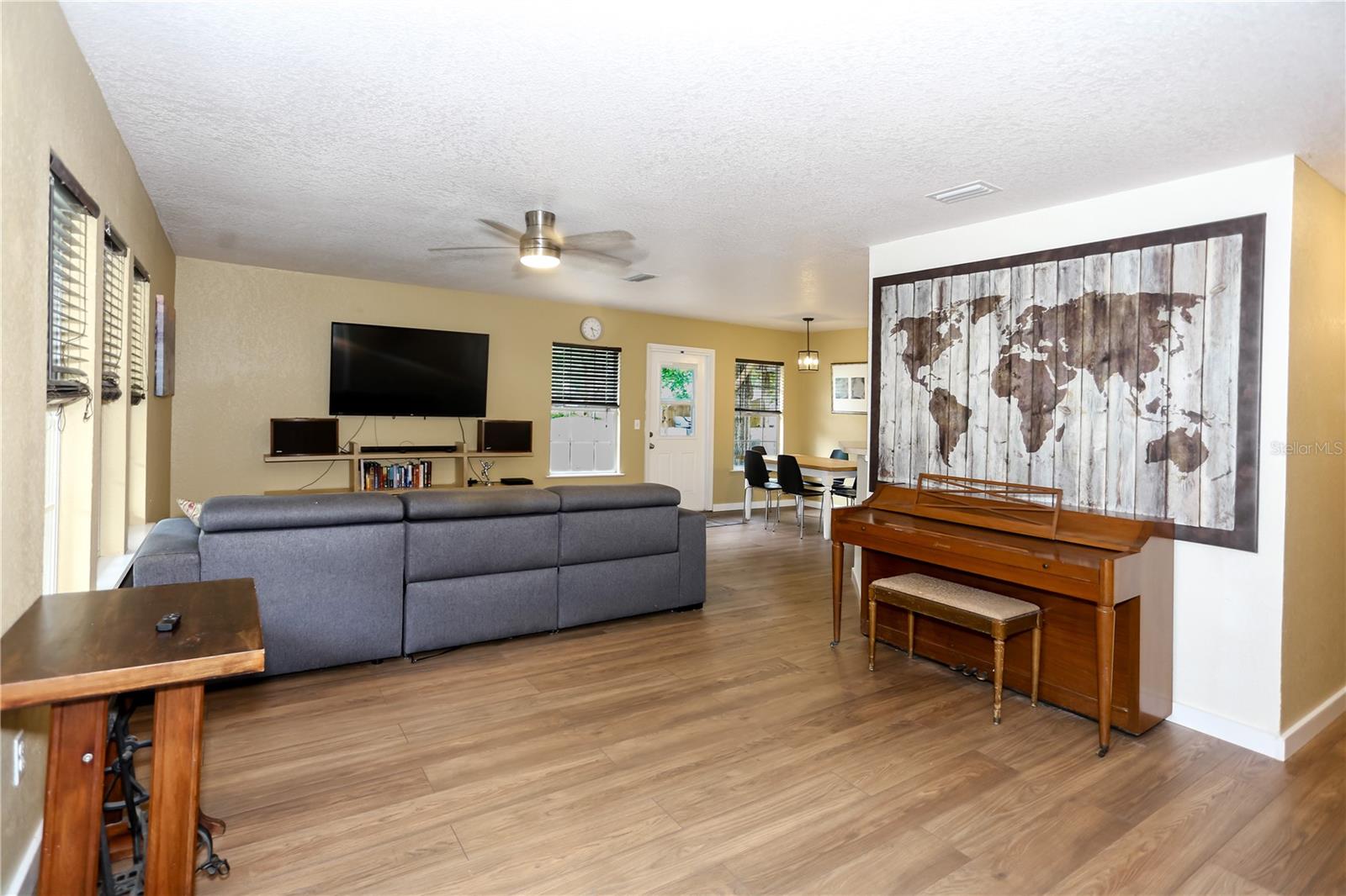 Image 4 of 47 For 5722 85th Street