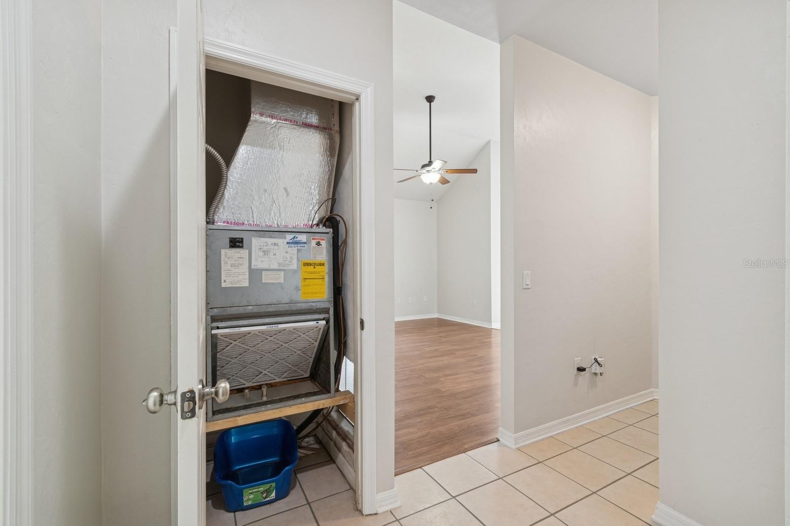 Image 27 of 51 For 13200 Newberry Road 18