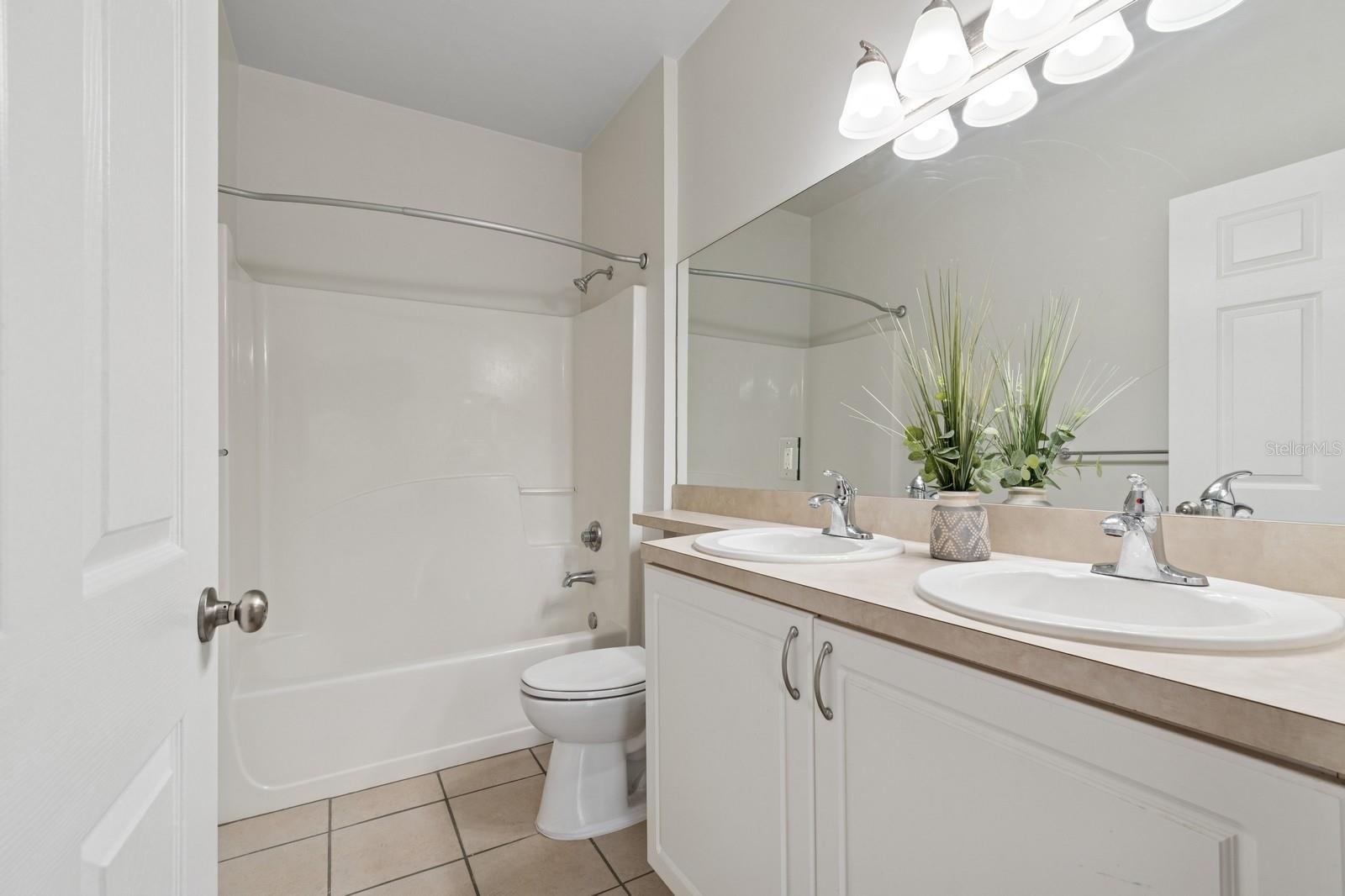 Image 31 of 51 For 13200 Newberry Road 18
