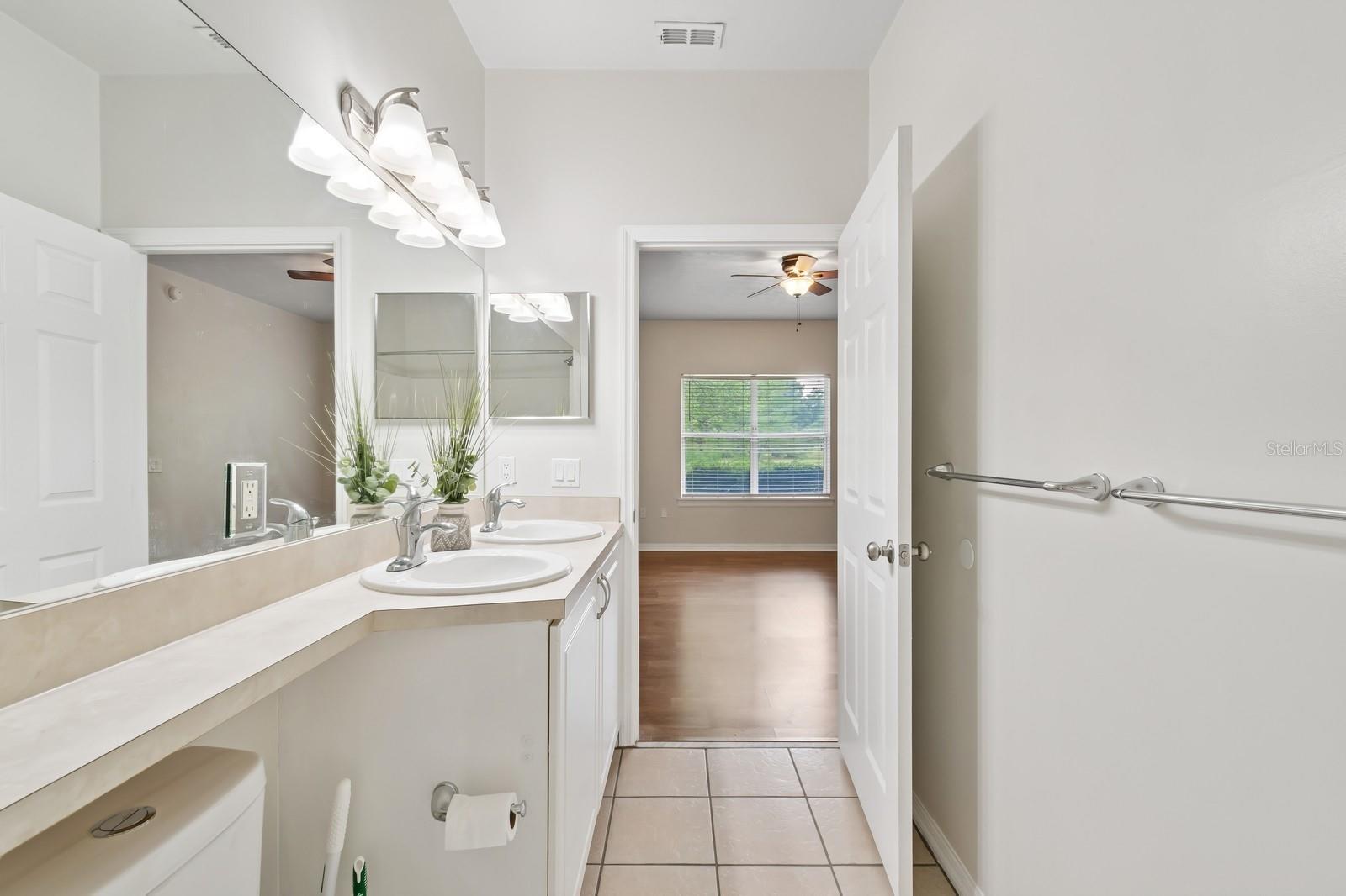 Image 32 of 51 For 13200 Newberry Road 18