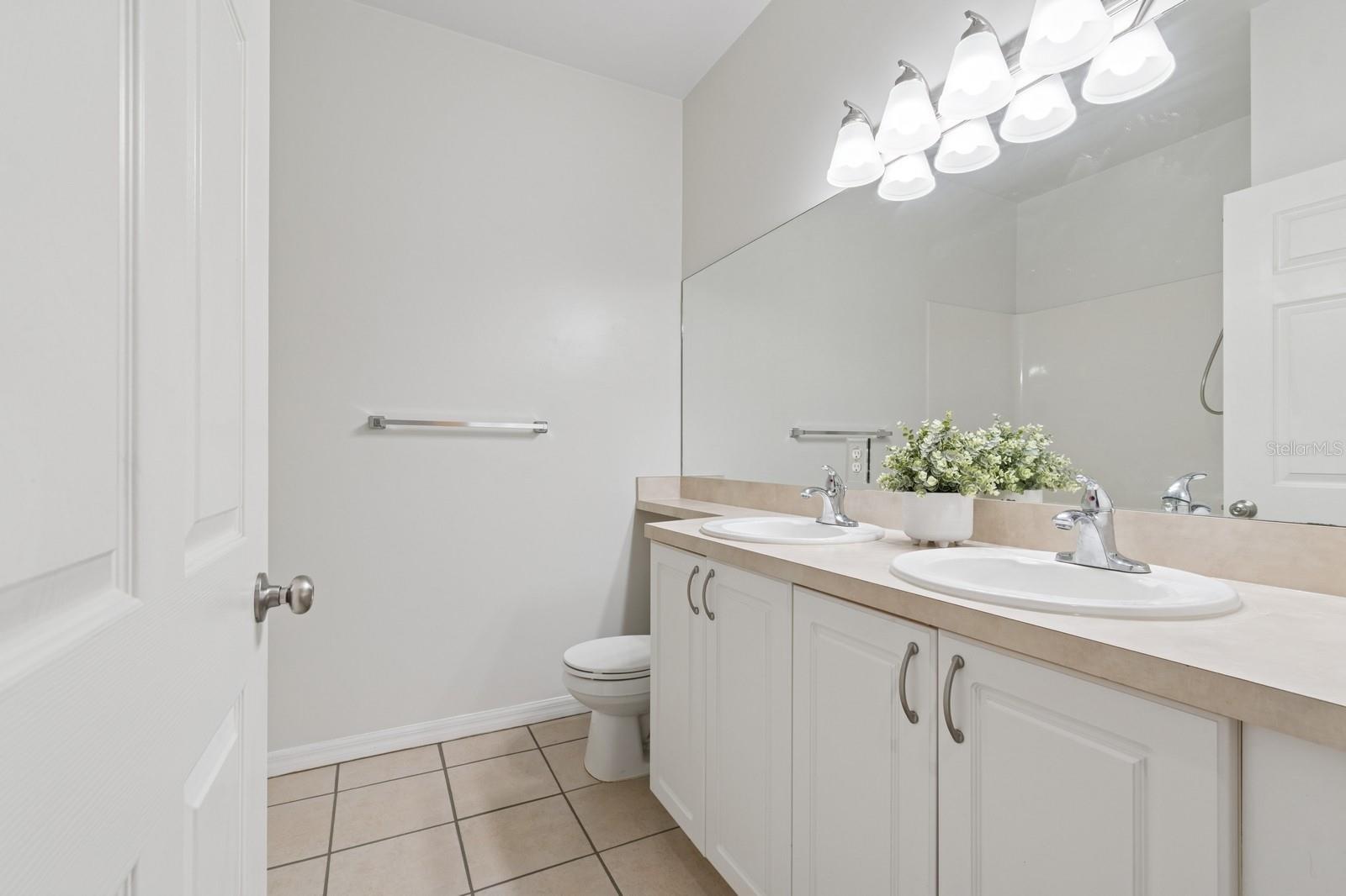 Image 37 of 51 For 13200 Newberry Road 18