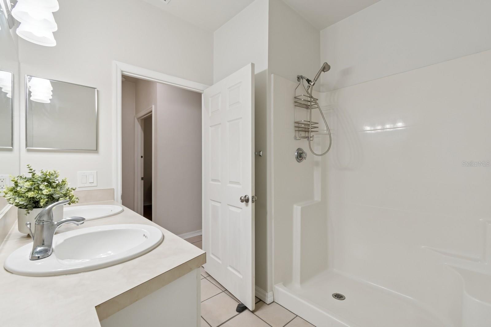 Image 38 of 51 For 13200 Newberry Road 18