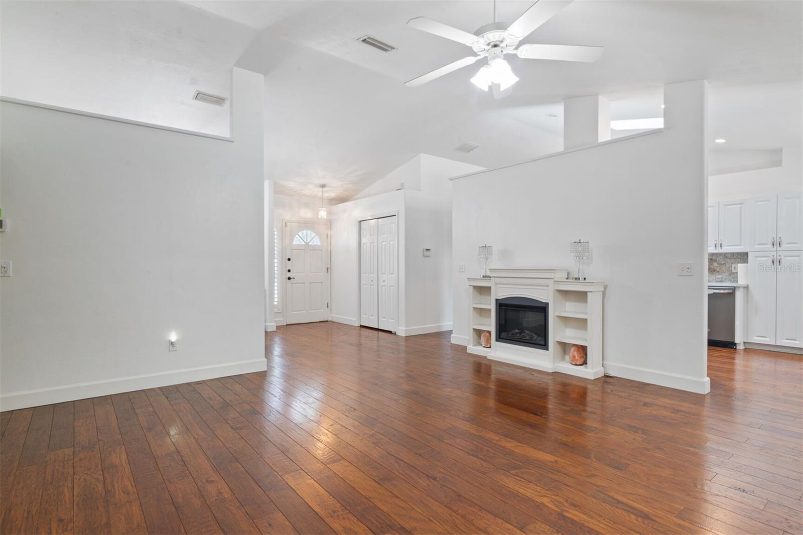 Image 12 of 31 For 9505 4th Place
