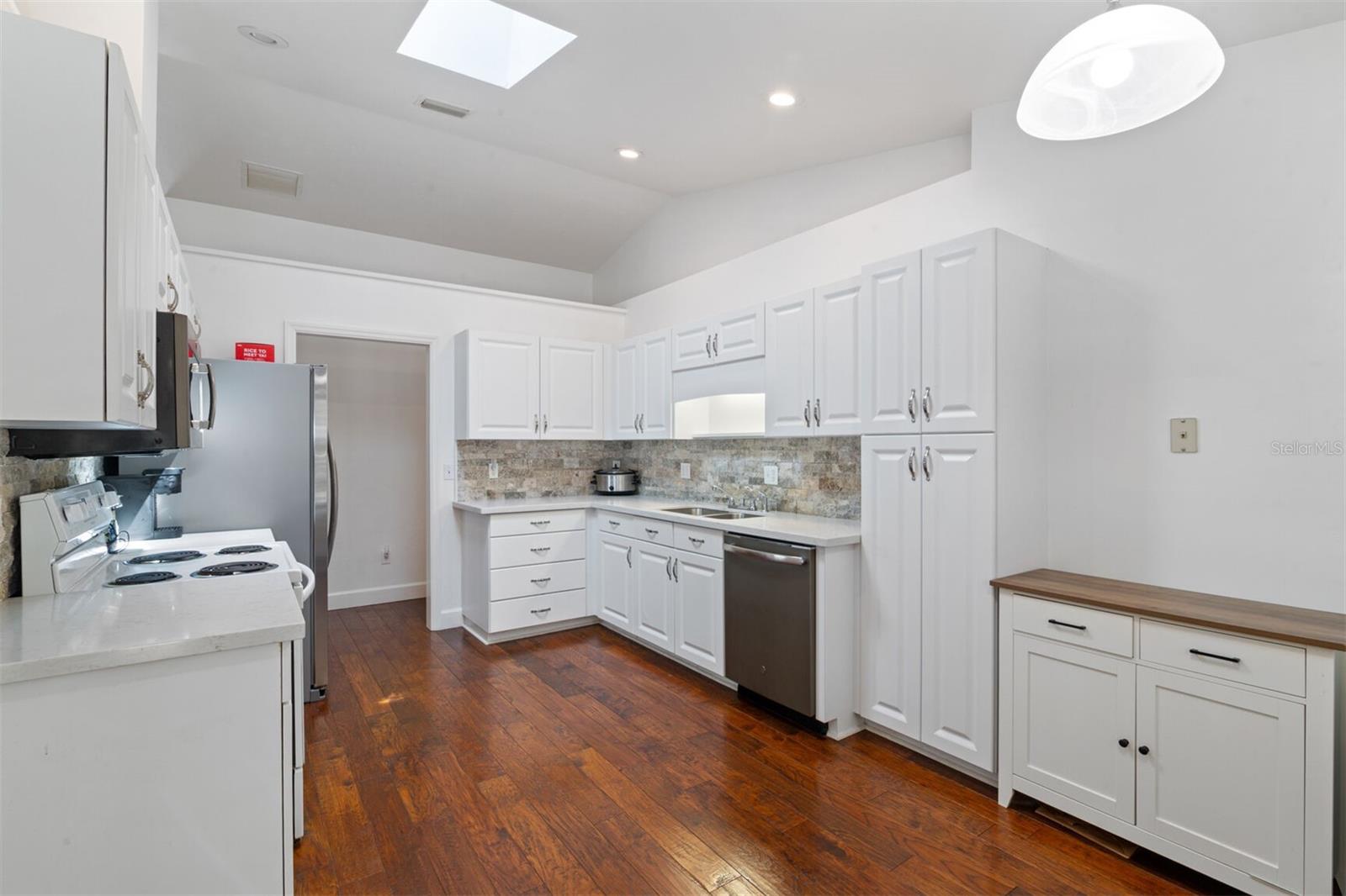 Image 7 of 31 For 9505 4th Place