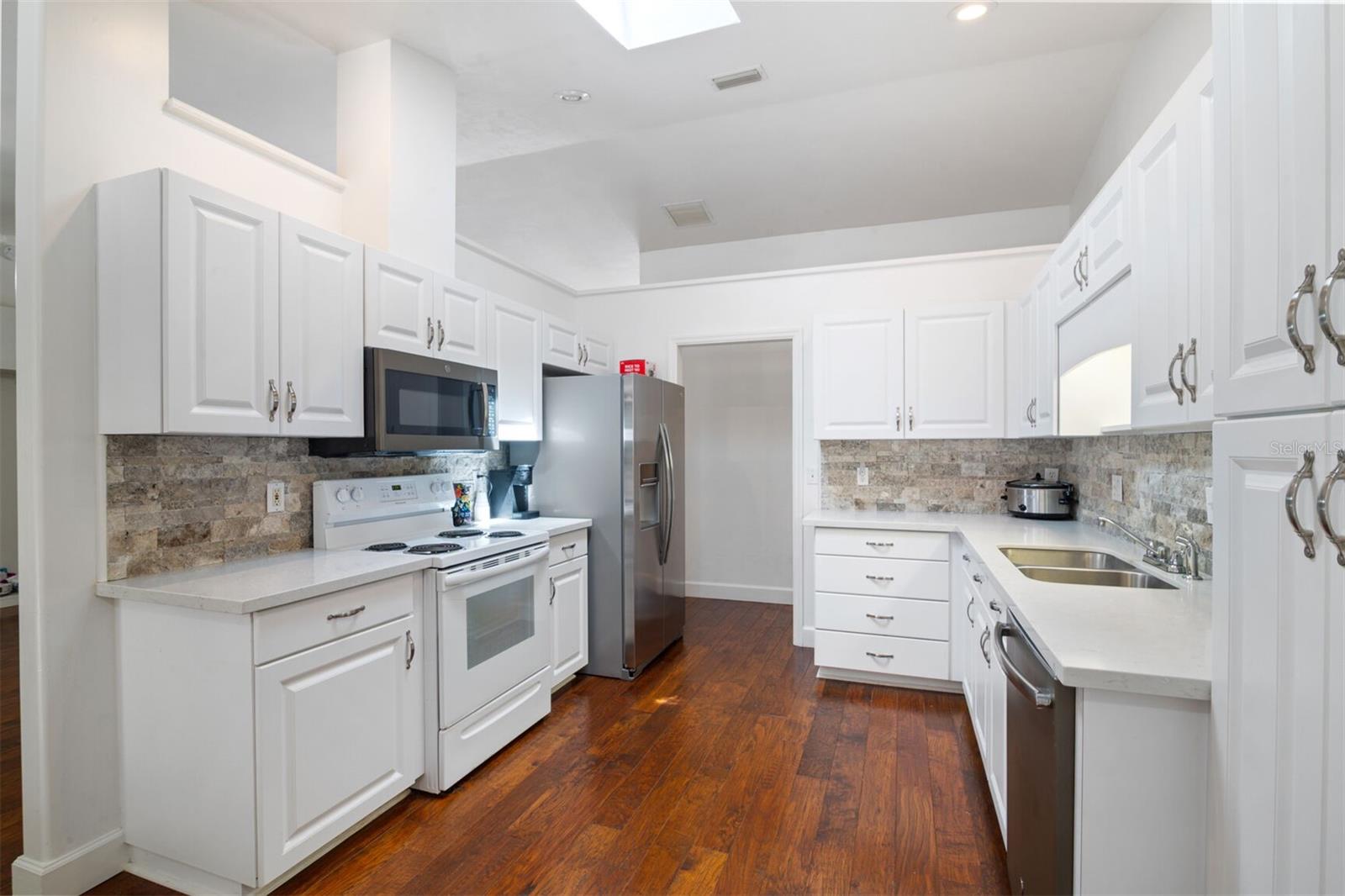 Image 8 of 31 For 9505 4th Place