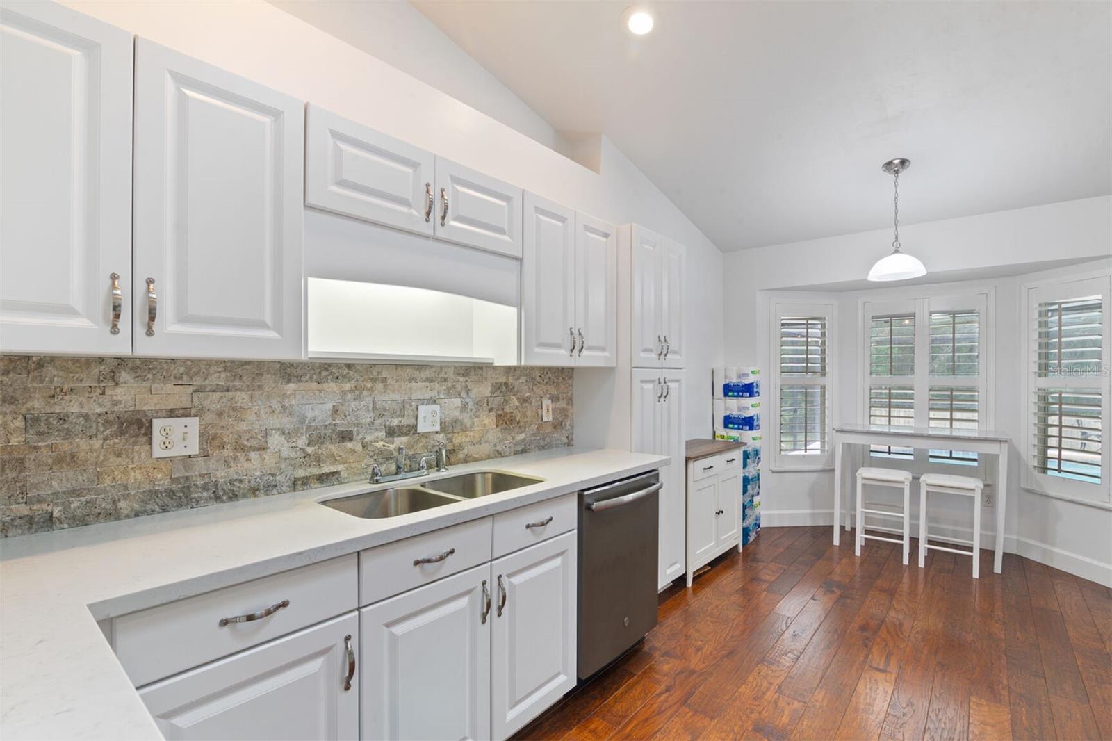 Image 9 of 31 For 9505 4th Place