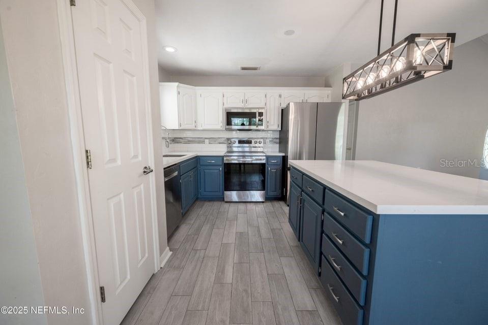 Image 13 of 34 For 11802 83rd Drive
