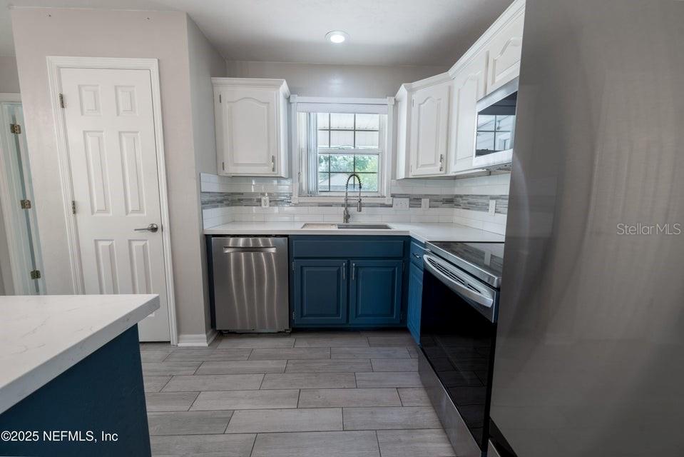 Image 14 of 34 For 11802 83rd Drive