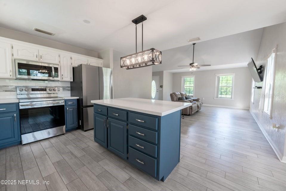 Image 15 of 34 For 11802 83rd Drive