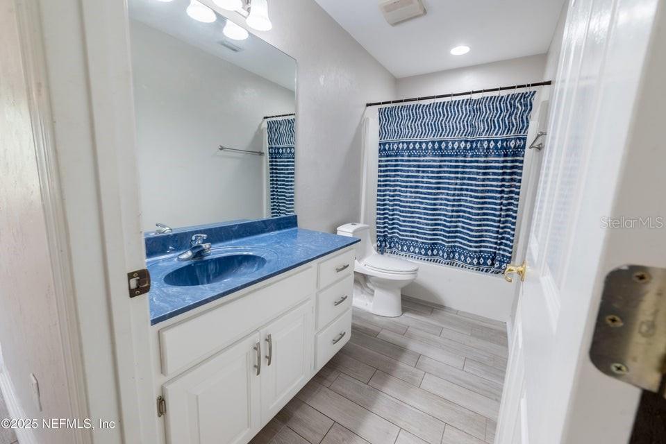 Image 18 of 34 For 11802 83rd Drive