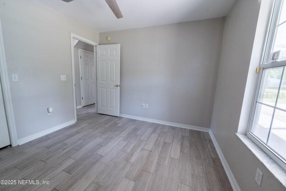 Image 24 of 34 For 11802 83rd Drive