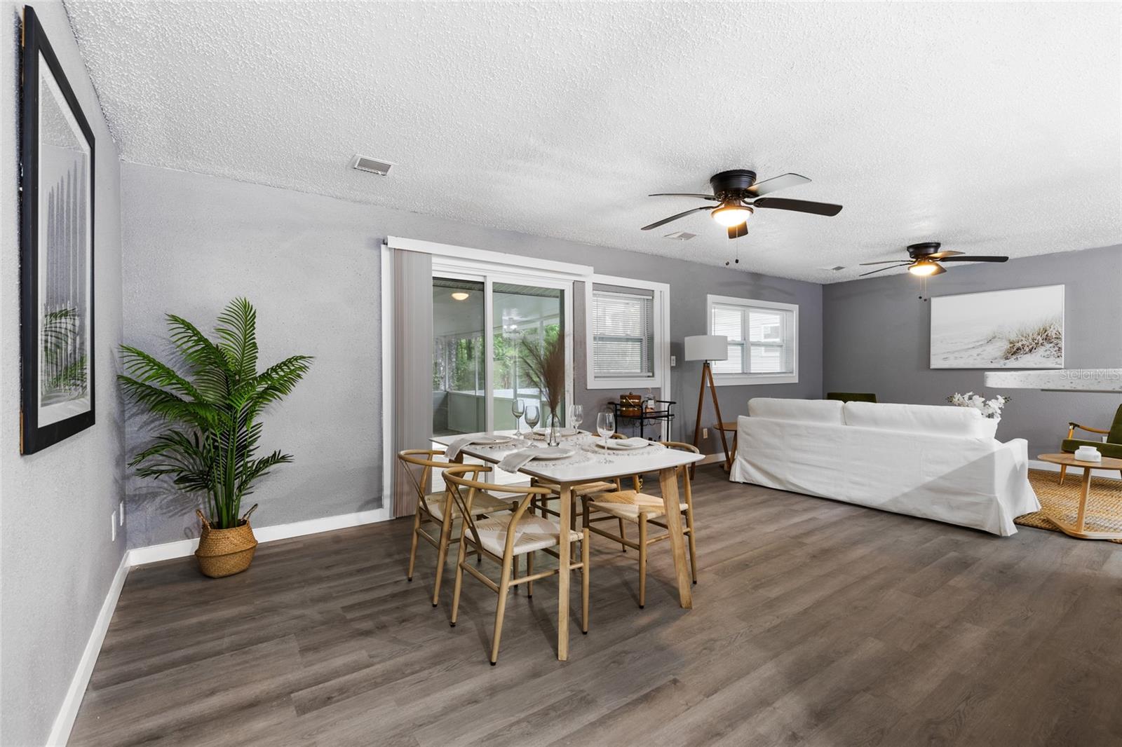 Listing photo id 12 for 5021 University Avenue