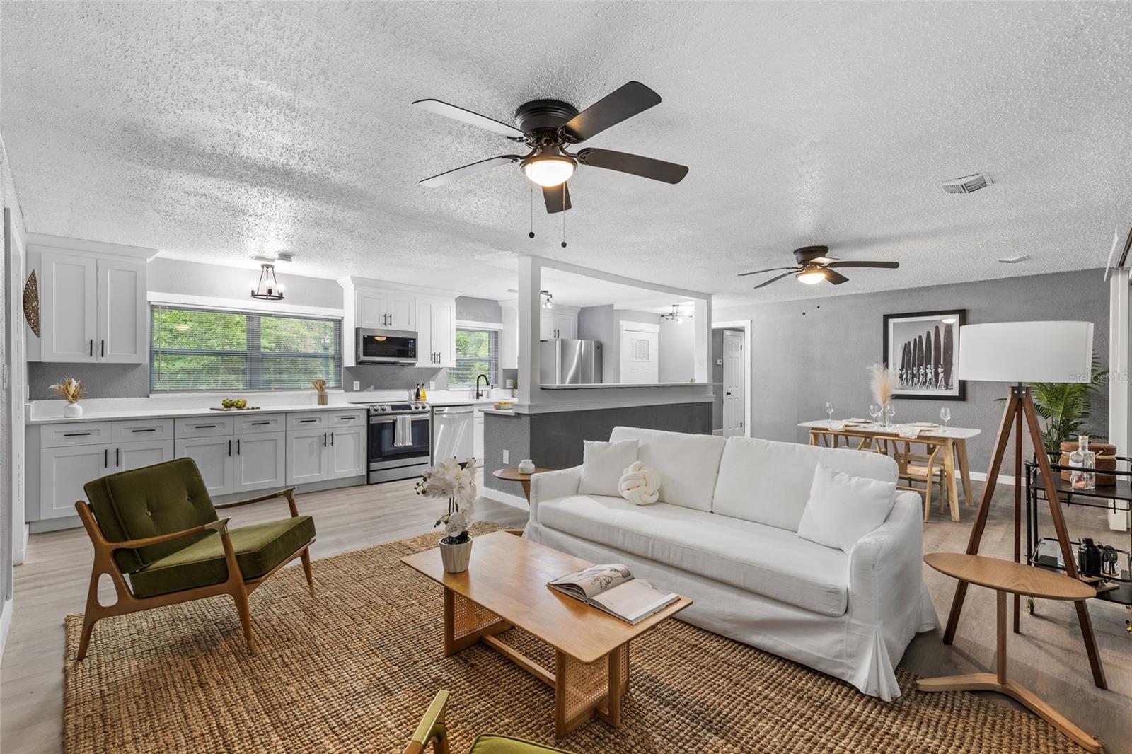 Listing photo id 14 for 5021 University Avenue