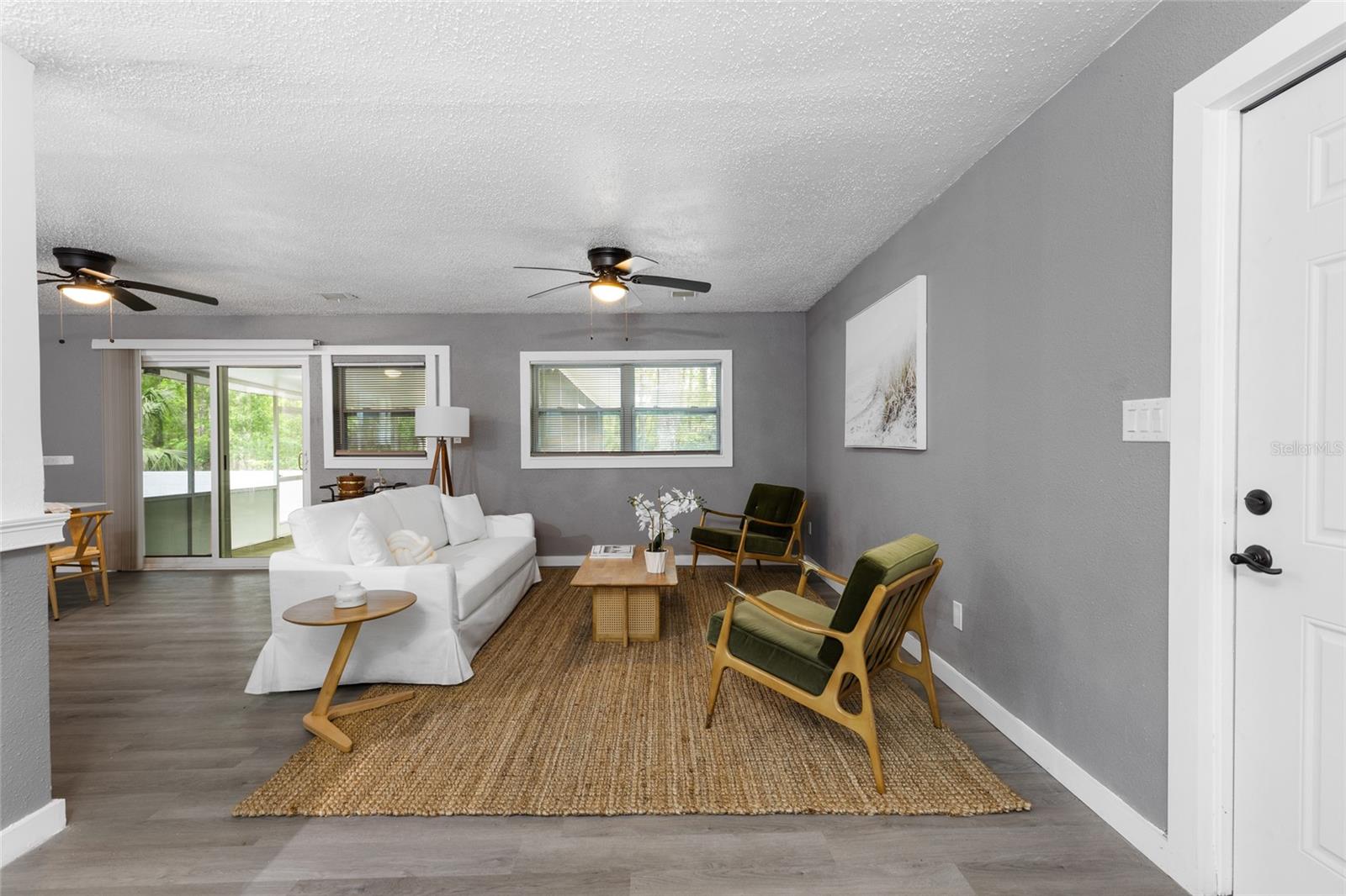 Listing photo id 15 for 5021 University Avenue