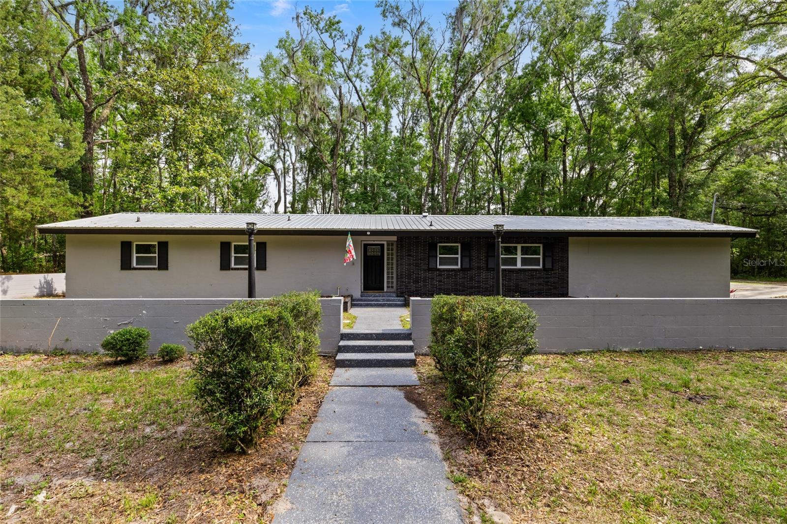 Listing photo id 0 for 5021 University Avenue