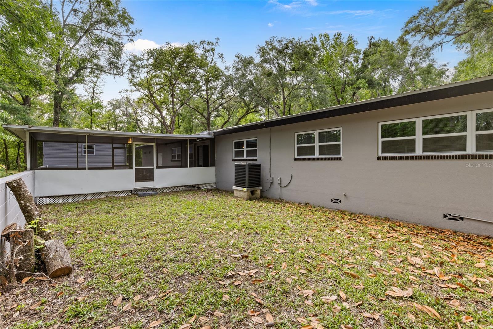 Listing photo id 28 for 5021 University Avenue