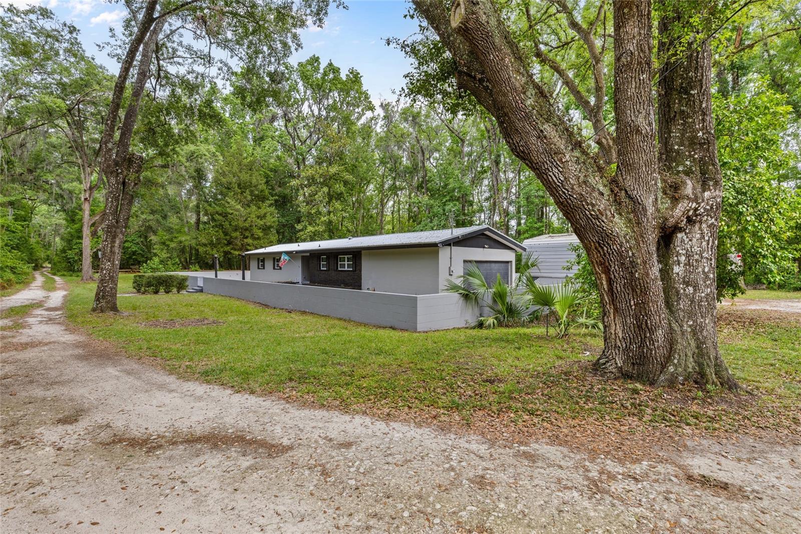Listing photo id 30 for 5021 University Avenue
