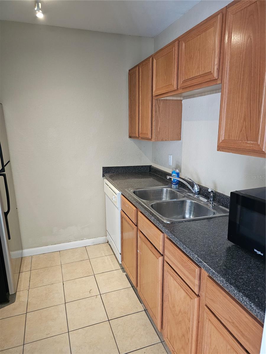 Image 10 of 23 For 507 39th Road 220
