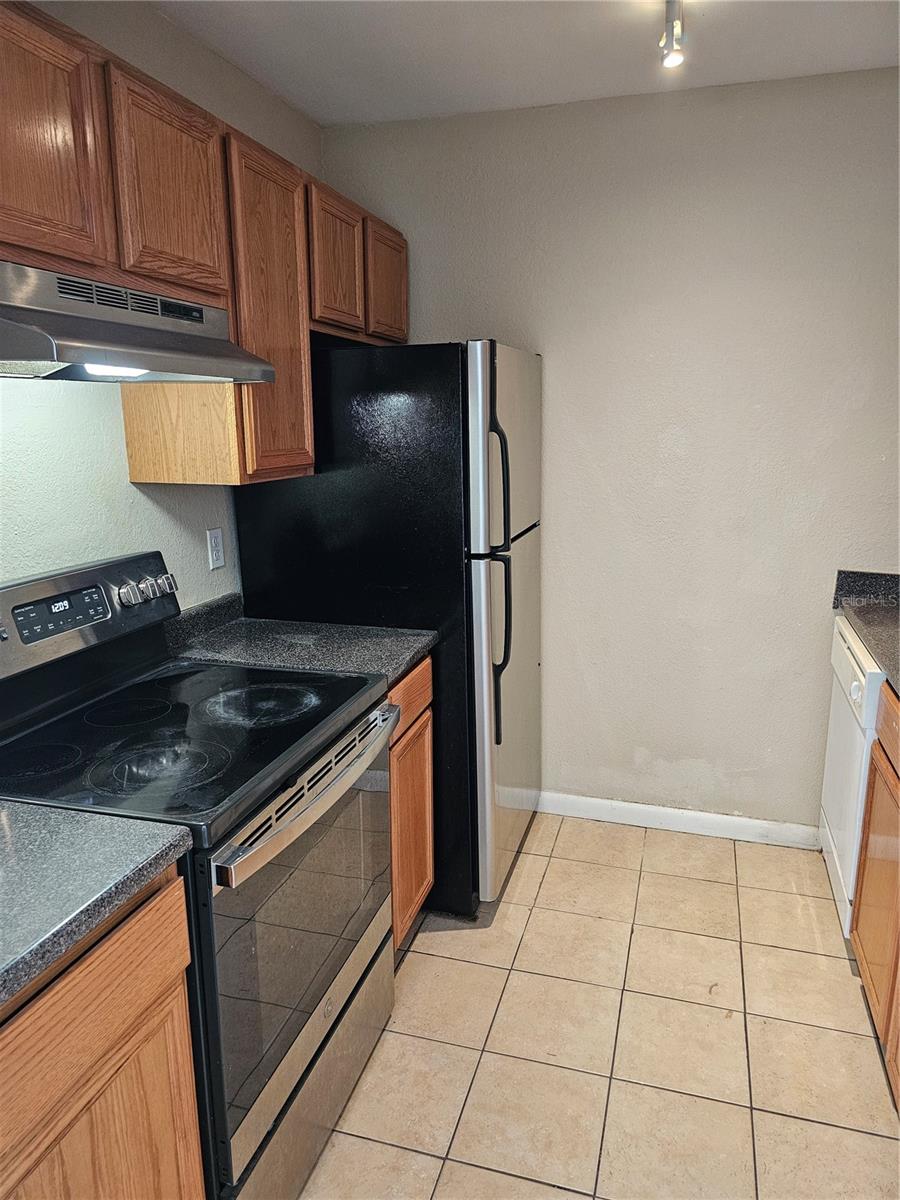 Image 11 of 23 For 507 39th Road 220