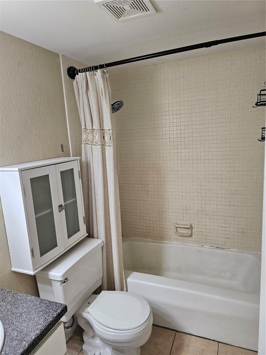 Image 15 of 23 For 507 39th Road 220