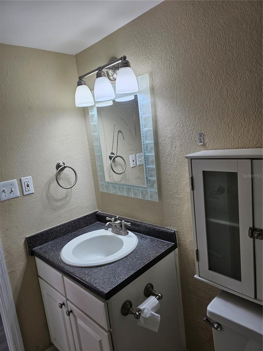 Image 16 of 23 For 507 39th Road 220