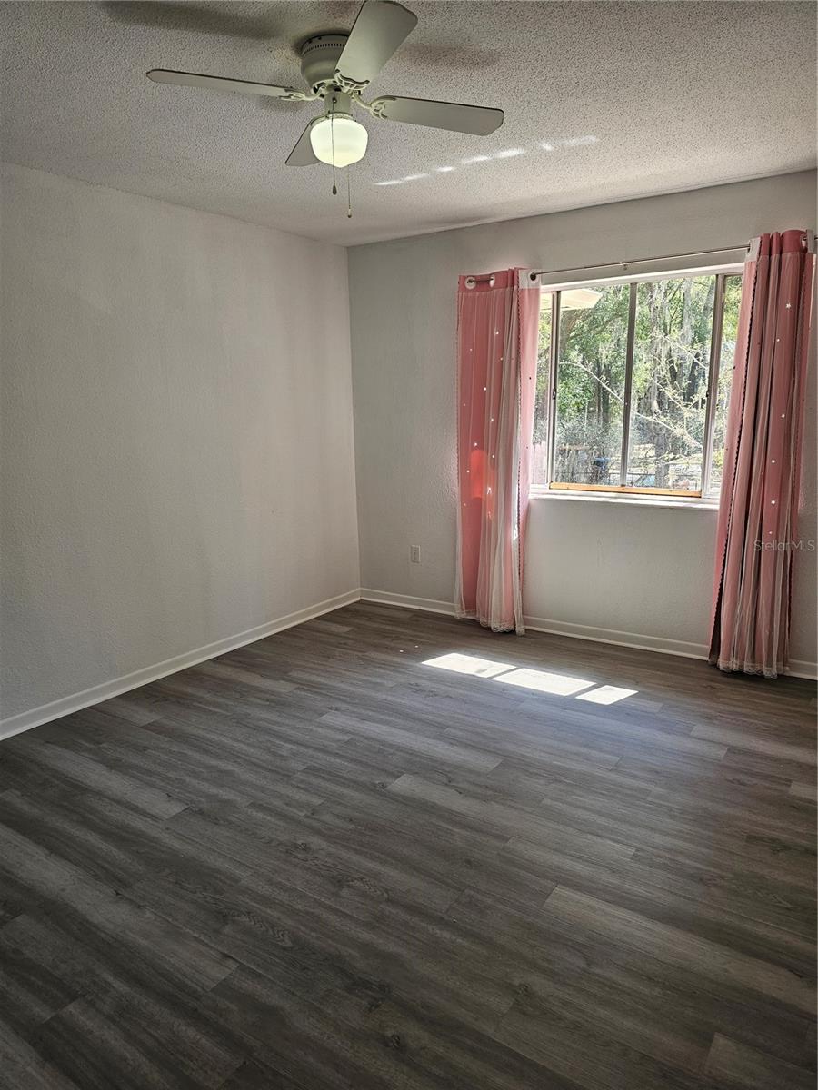 Image 18 of 23 For 507 39th Road 220