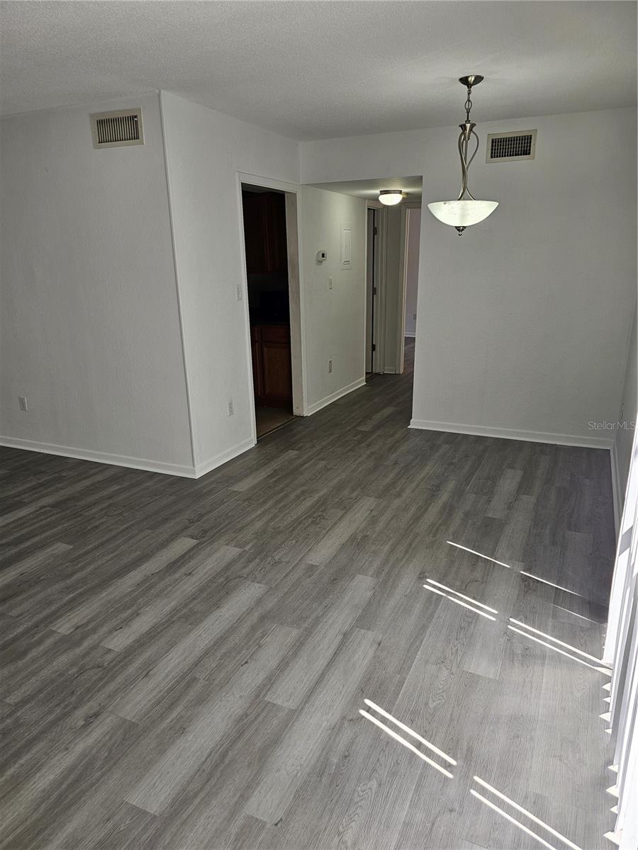 Image 4 of 23 For 507 39th Road 220