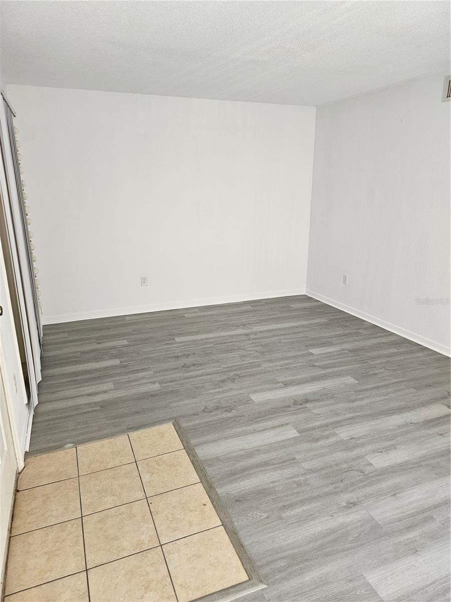 Image 5 of 23 For 507 39th Road 220