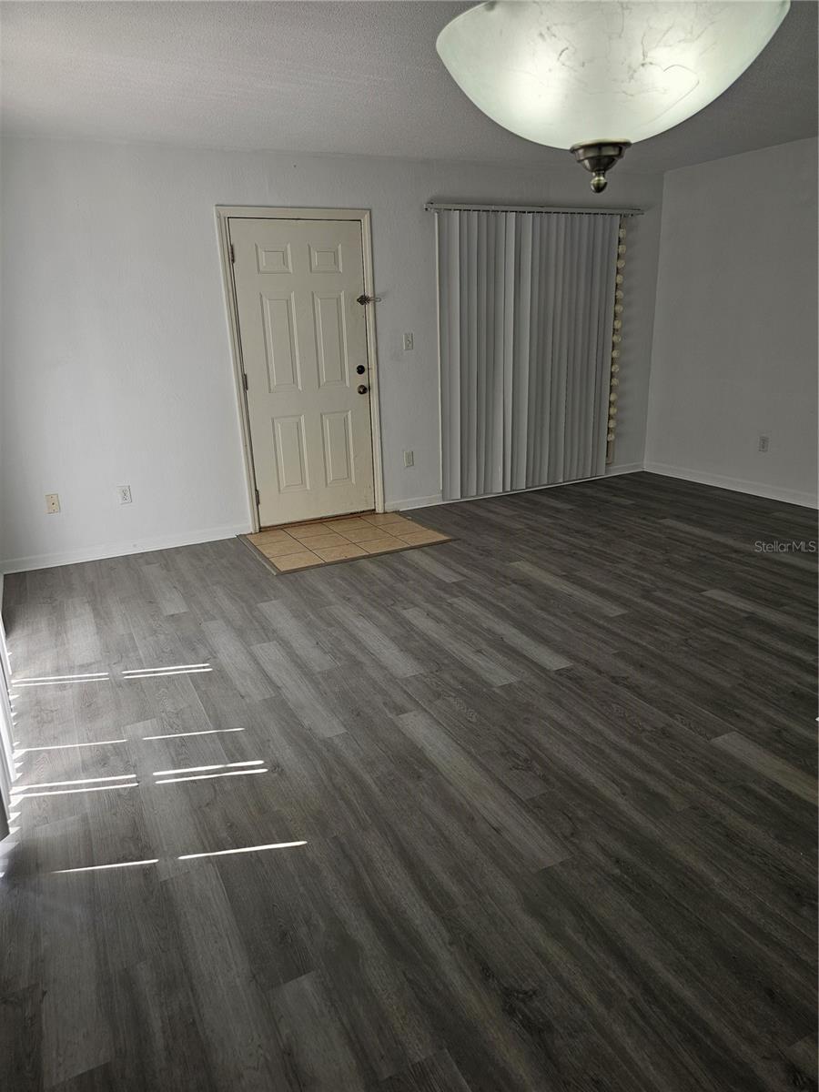 Image 6 of 23 For 507 39th Road 220