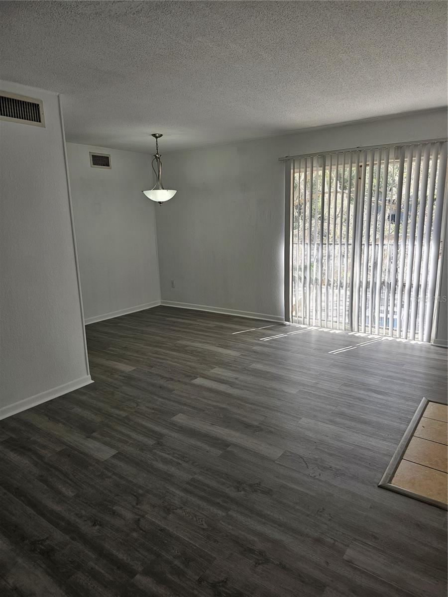 Image 7 of 23 For 507 39th Road 220
