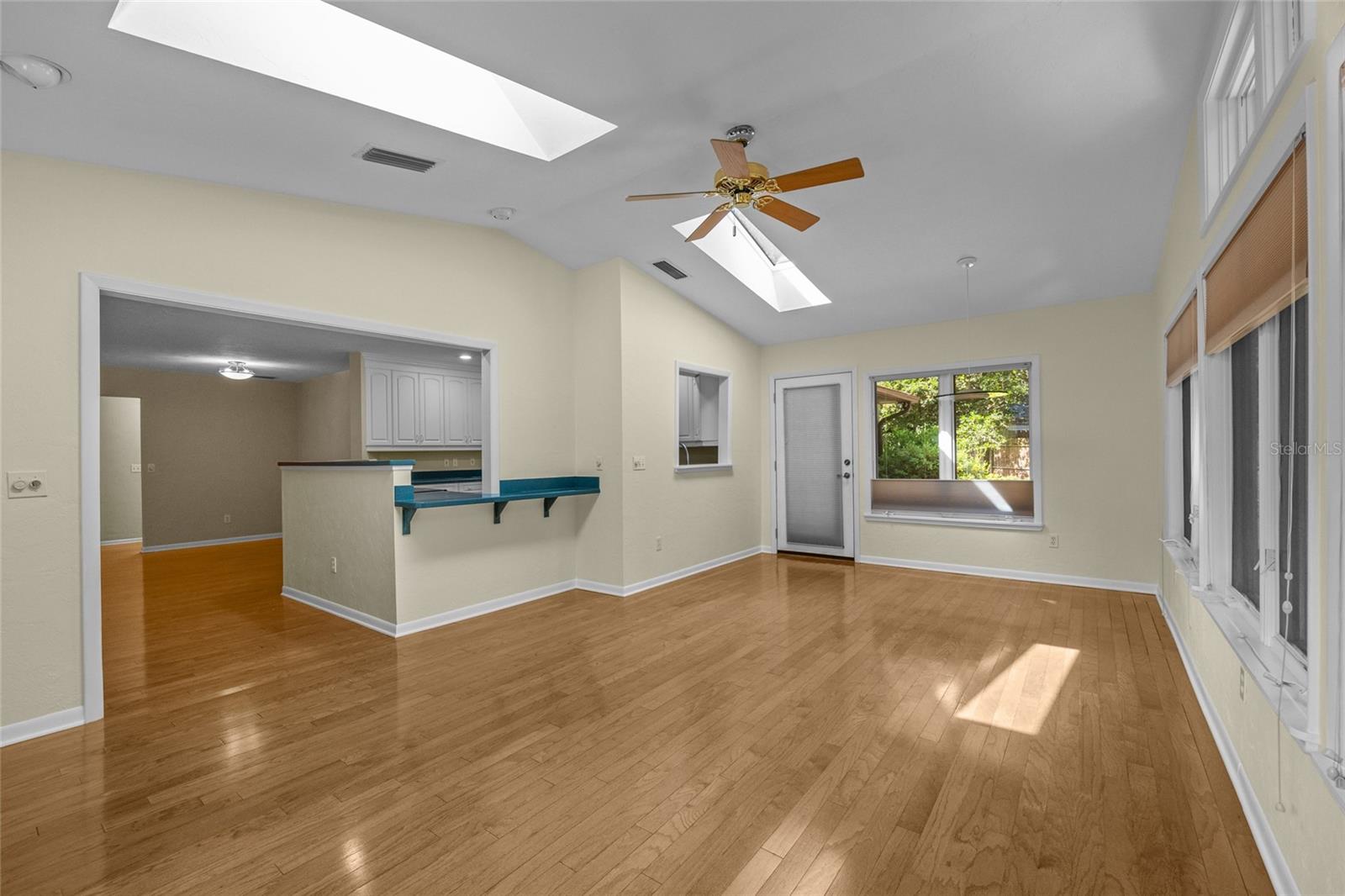 Image 4 of 29 For 1602 39th Drive