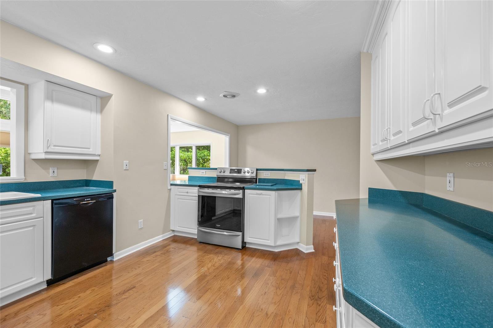 Image 7 of 29 For 1602 39th Drive