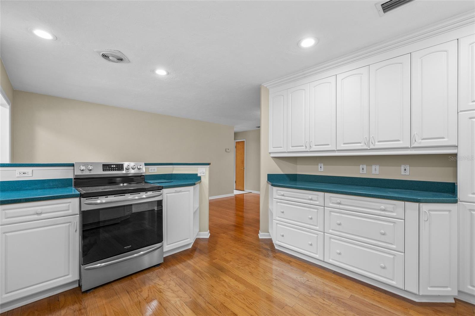 Image 8 of 29 For 1602 39th Drive