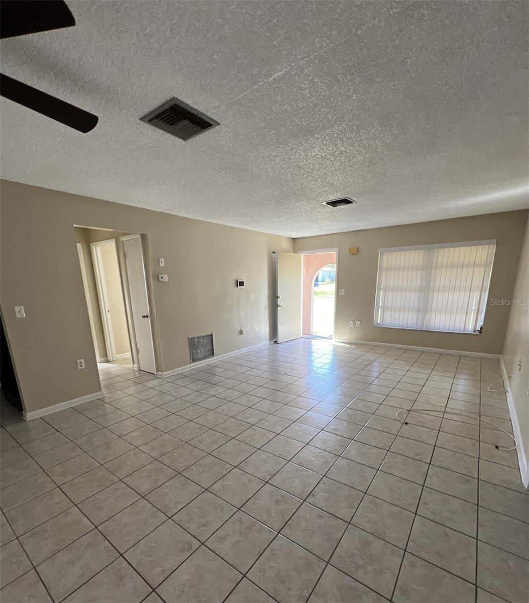 Image 7 of 27 For 14719 39th Circle