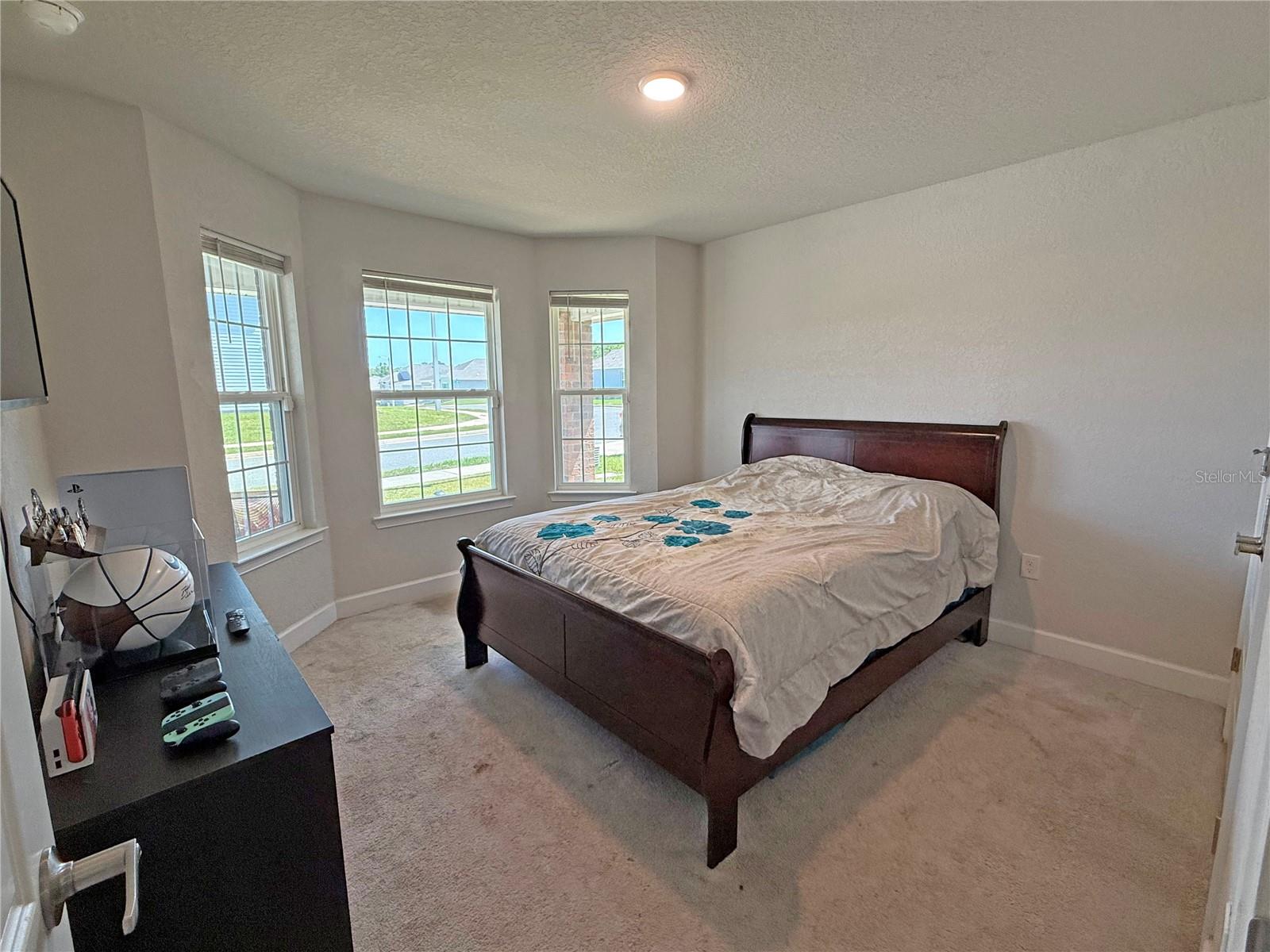 Image 18 of 43 For 15835 123rd Avenue
