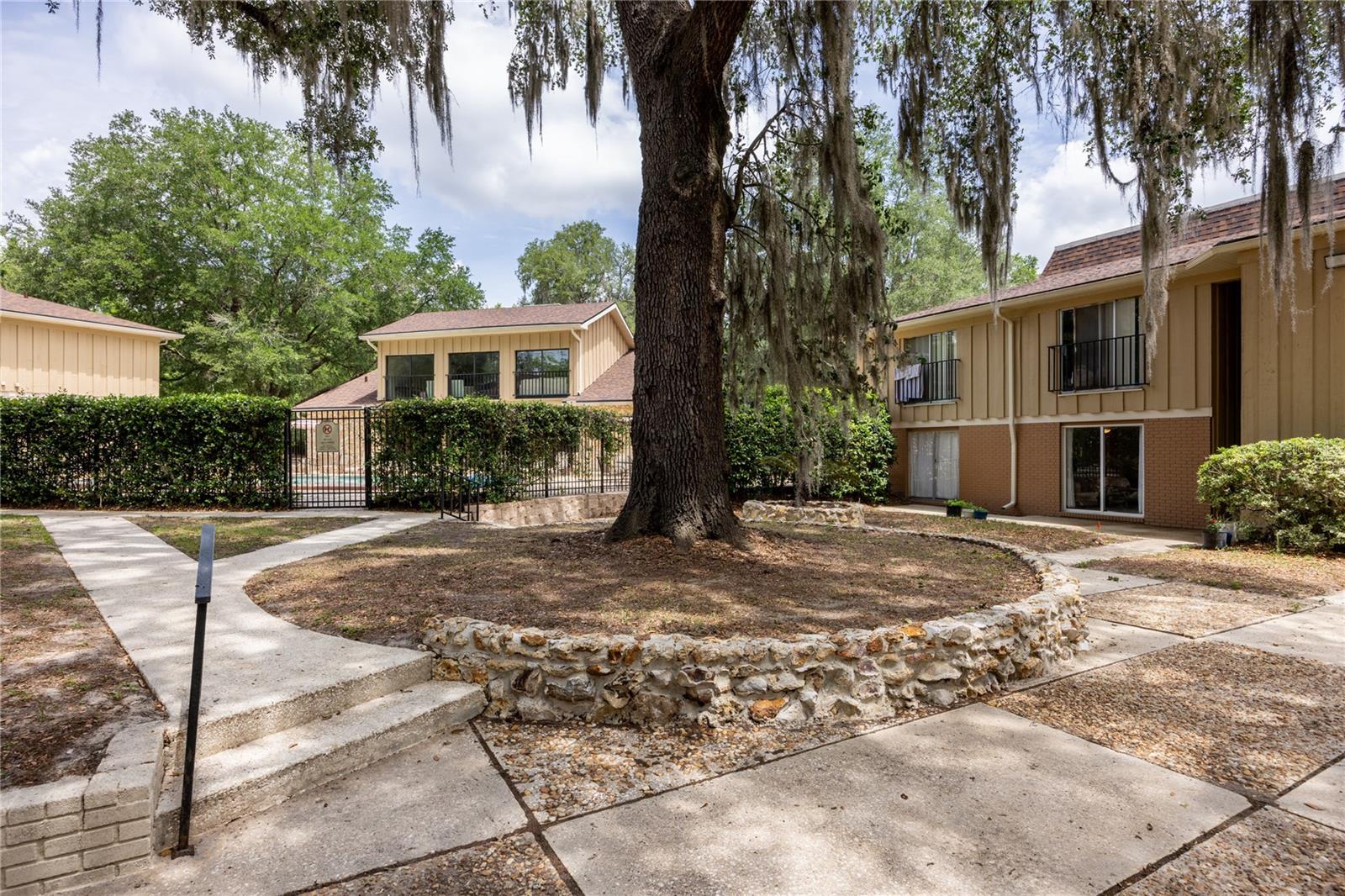Image 17 of 26 For 507 39th Road 235