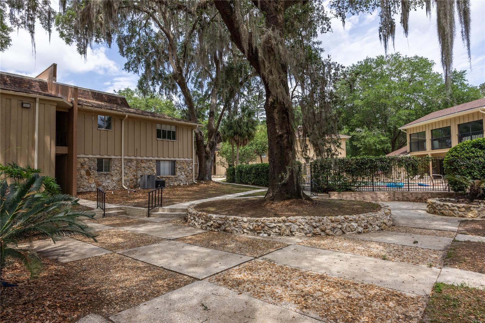 Image 18 of 26 For 507 39th Road 235