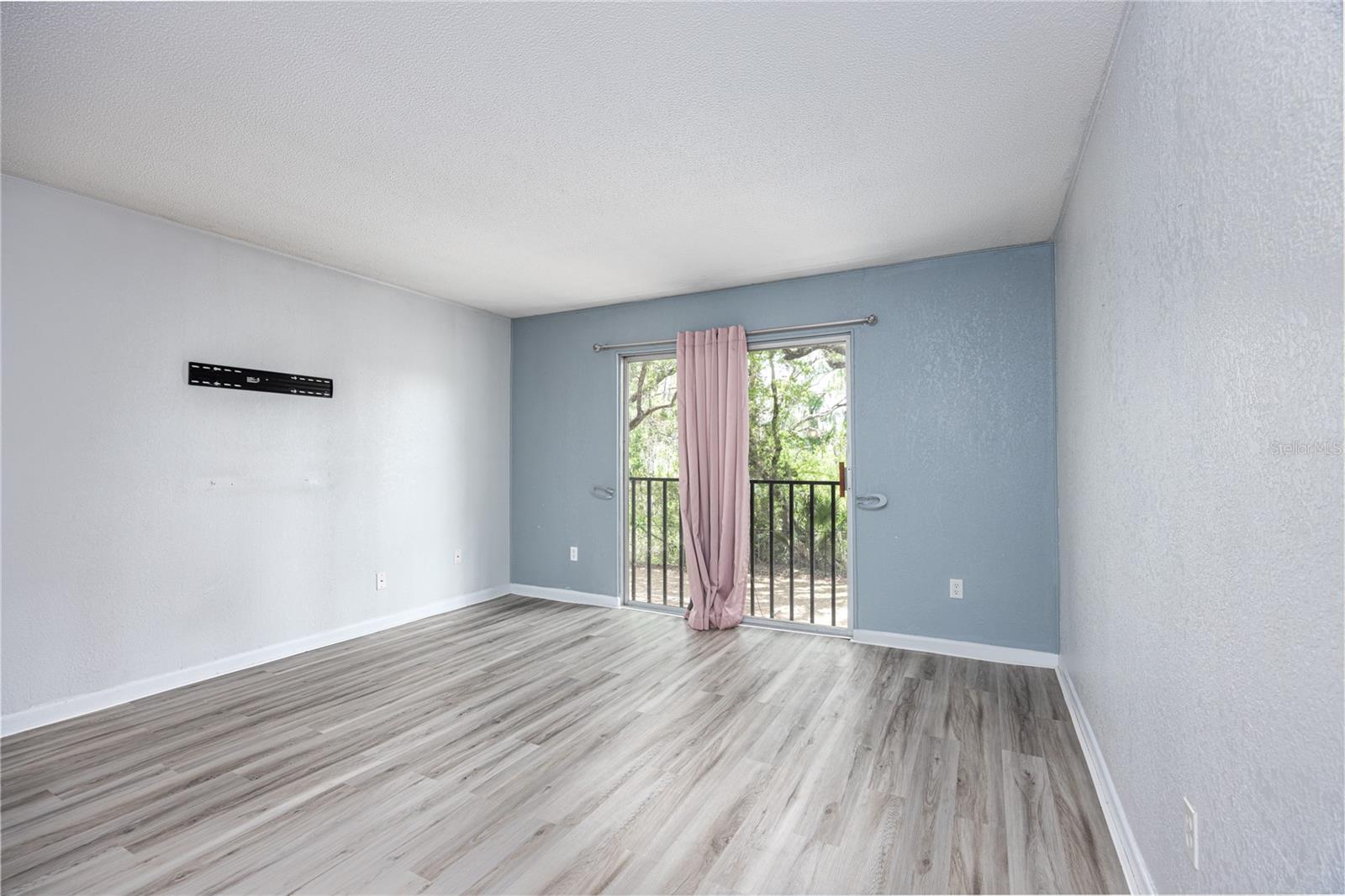 Image 4 of 26 For 507 39th Road 235