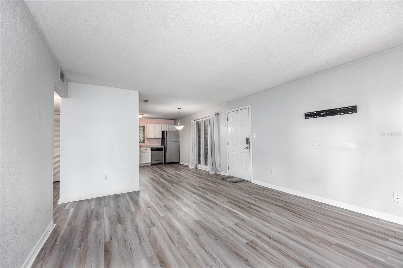 Image 5 of 26 For 507 39th Road 235
