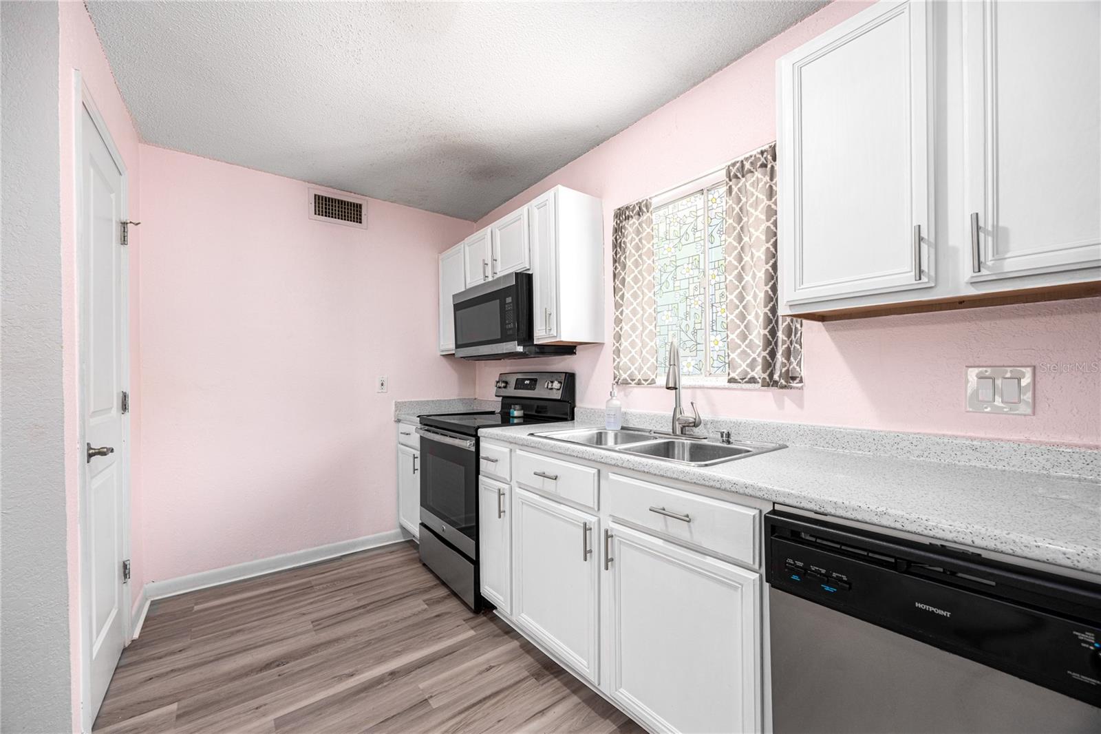 Image 9 of 26 For 507 39th Road 235