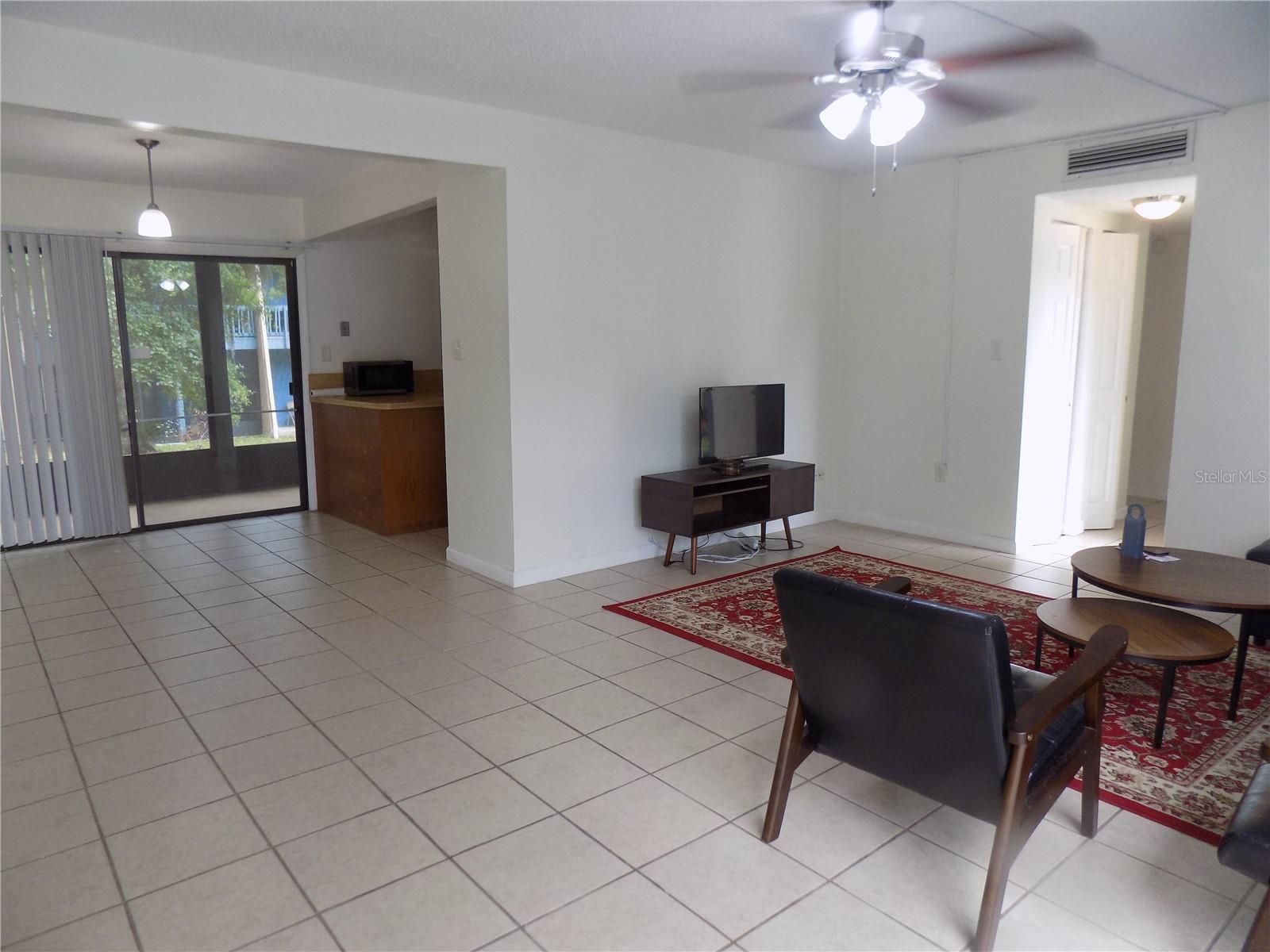 Image 22 of 25 For 2811 Archer Road W 191