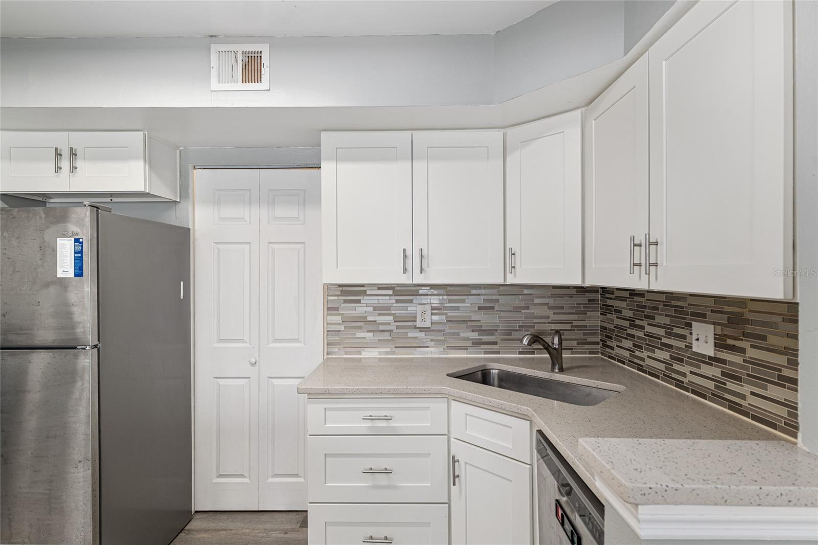Image 11 of 31 For 2601 Archer Road G 128