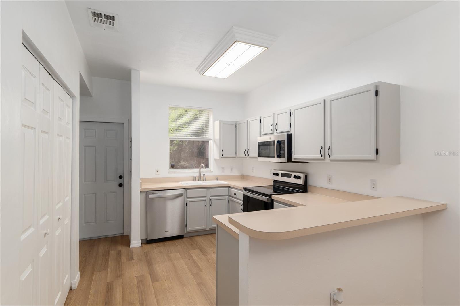 Image 14 of 36 For 4415 34th Street 503