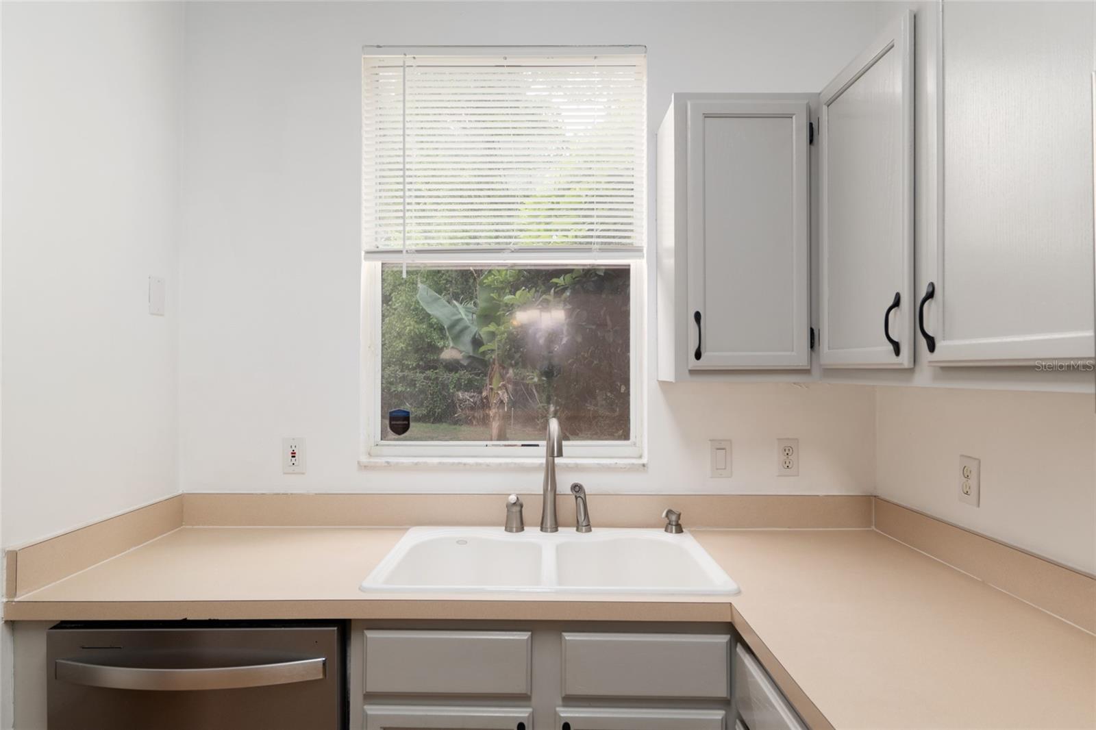 Image 17 of 36 For 4415 34th Street 503
