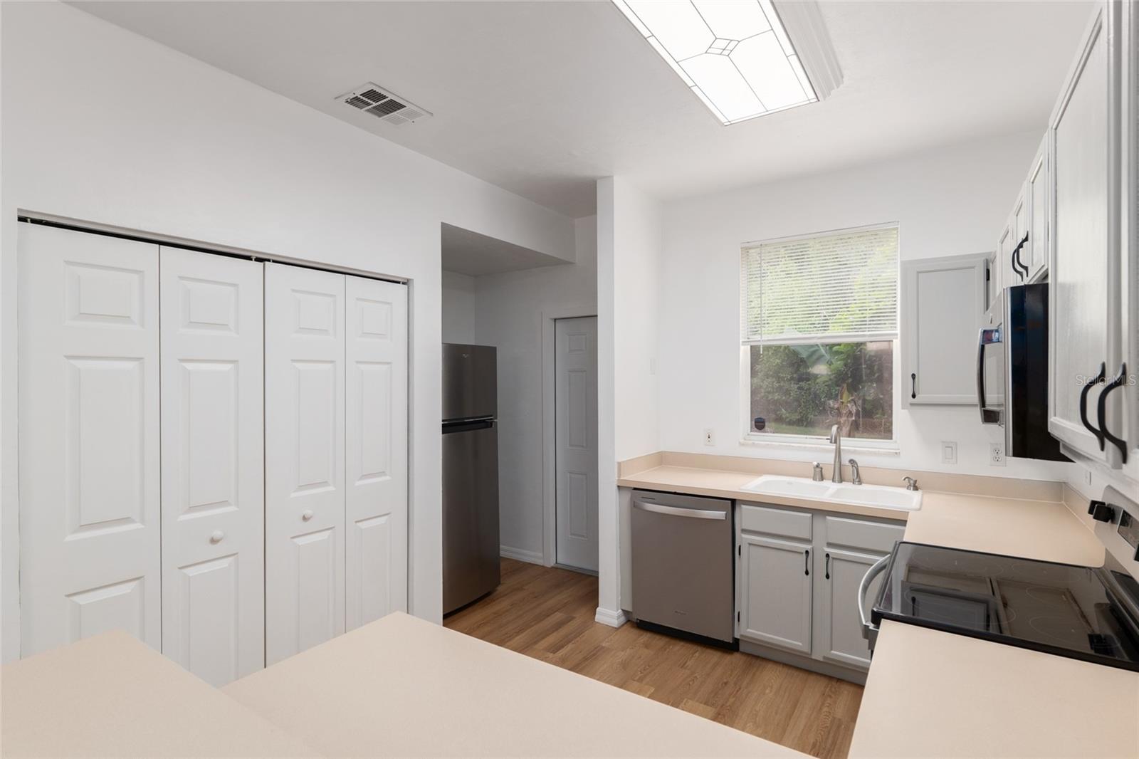 Image 20 of 36 For 4415 34th Street 503