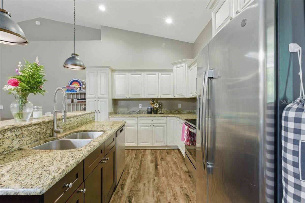 Image 4 of 35 For 1180 Hough Street