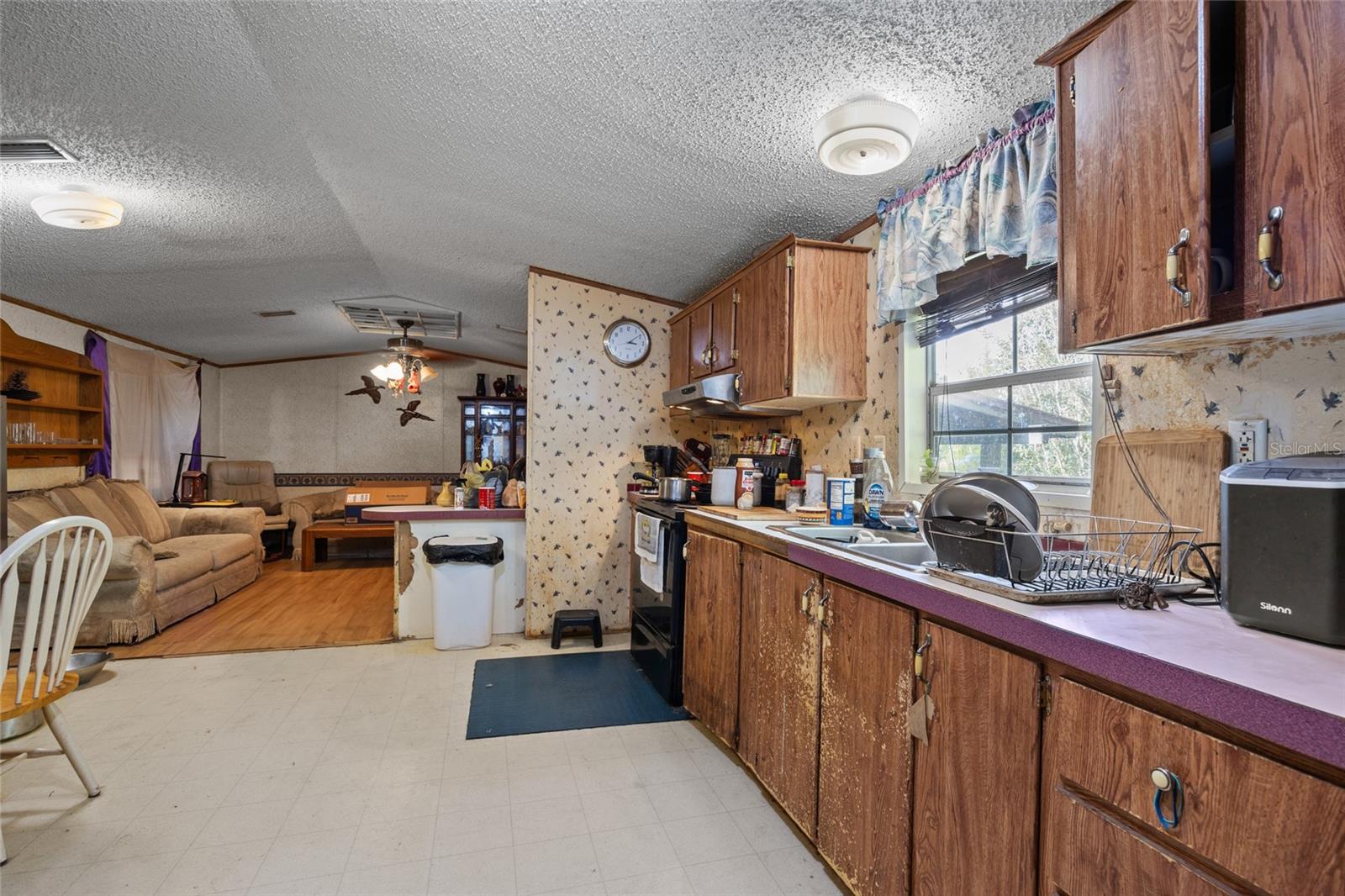 Image 17 of 24 For 427 Buck Court